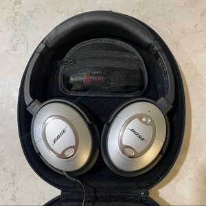 BOSE / QUIET COMFORT 15 NOISE CANCELLING HEADPHONES